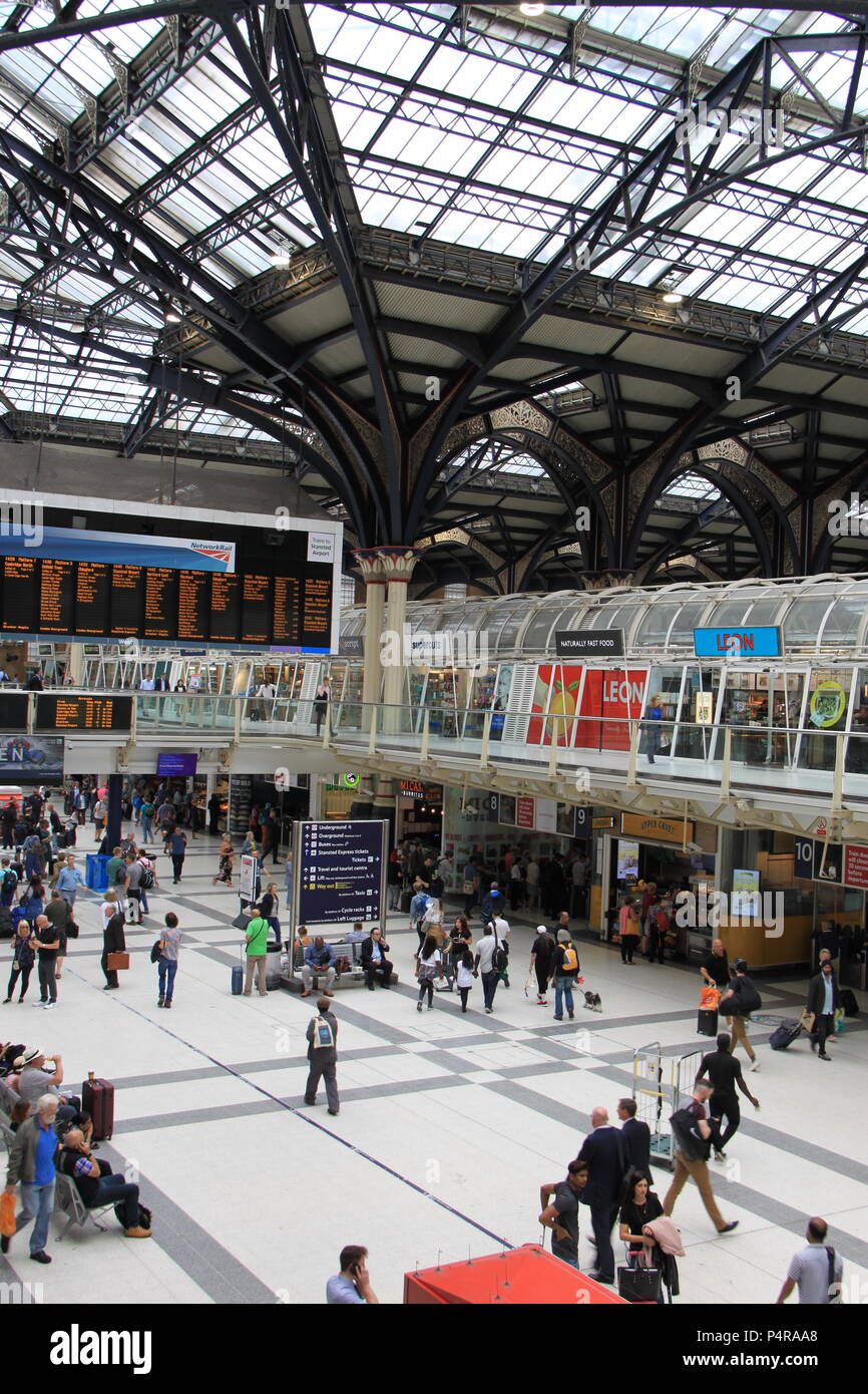 Bahnhofshalle und Ticket Halle an der Liverpool Street Bahnhof (dritte Verkehrsreichsten Hauptbahnhof in London), England, UK, PETER GRANT Stockfoto