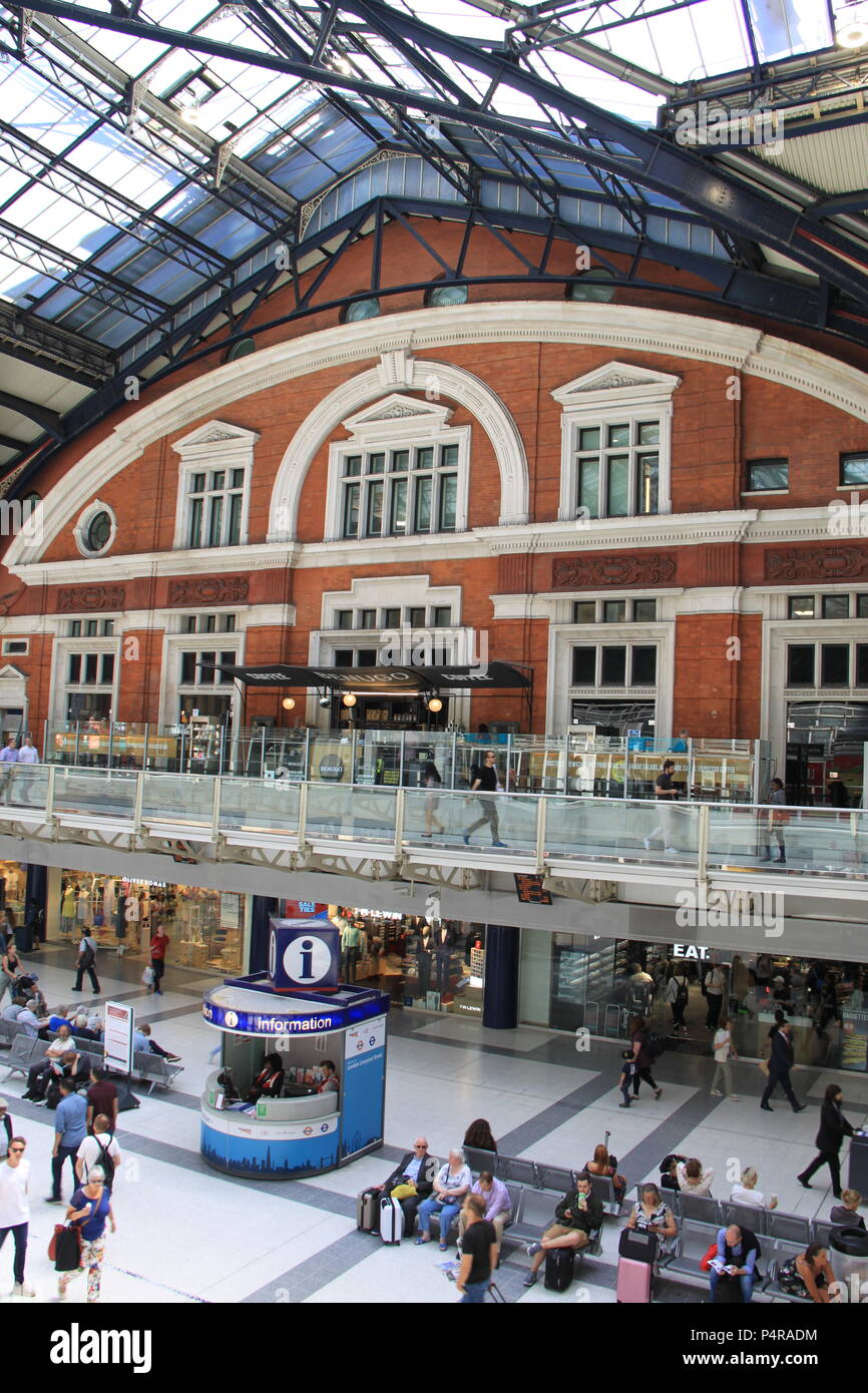 Bahnhofshalle und Ticket Halle an der Liverpool Street Bahnhof (dritte Verkehrsreichsten Hauptbahnhof in London), England, UK, PETER GRANT Stockfoto