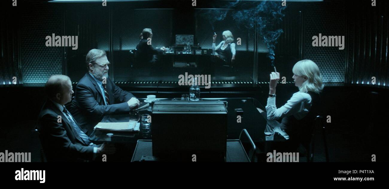 Original Film Titel: ATOMIC BLOND. Englischer Titel: ATOMIC BLOND. Regisseur: DAVID LEITCH. Jahr: 2017. Stars: John Goodman; Charlize Theron. Gutschrift: 87 Elf, Montags geschlossen Unterhaltung, Denver und Delila/Album Stockfoto