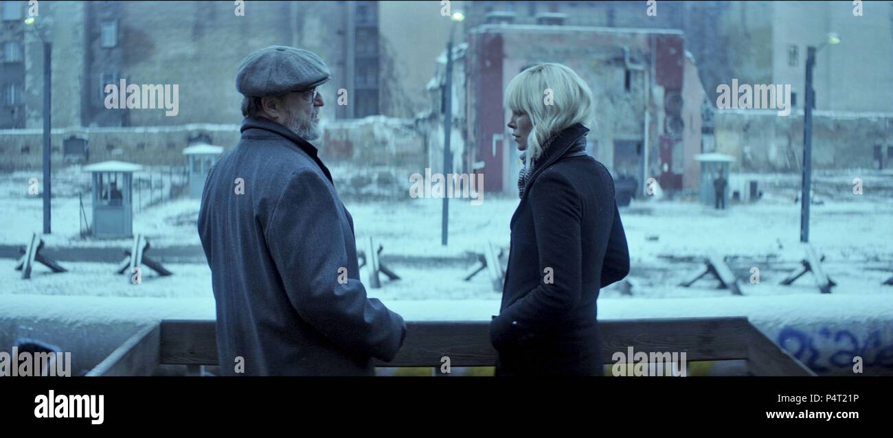 Original Film Titel: ATOMIC BLOND. Englischer Titel: ATOMIC BLOND. Regisseur: DAVID LEITCH. Jahr: 2017. Stars: John Goodman; Charlize Theron. Gutschrift: 87 Elf, Montags geschlossen Unterhaltung, Denver und Delila/Album Stockfoto