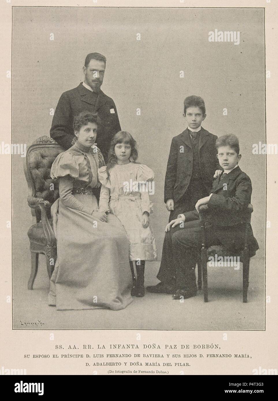 ILUSTRACION ESPAÑOLA Y AMERICANA - 1896-SS AA RR Infanta Doña Paz de Borbón y FAMILIA - FOTOGRAFIA DE FERNANDO DEBAS. Autor: LAPORTA. Stockfoto