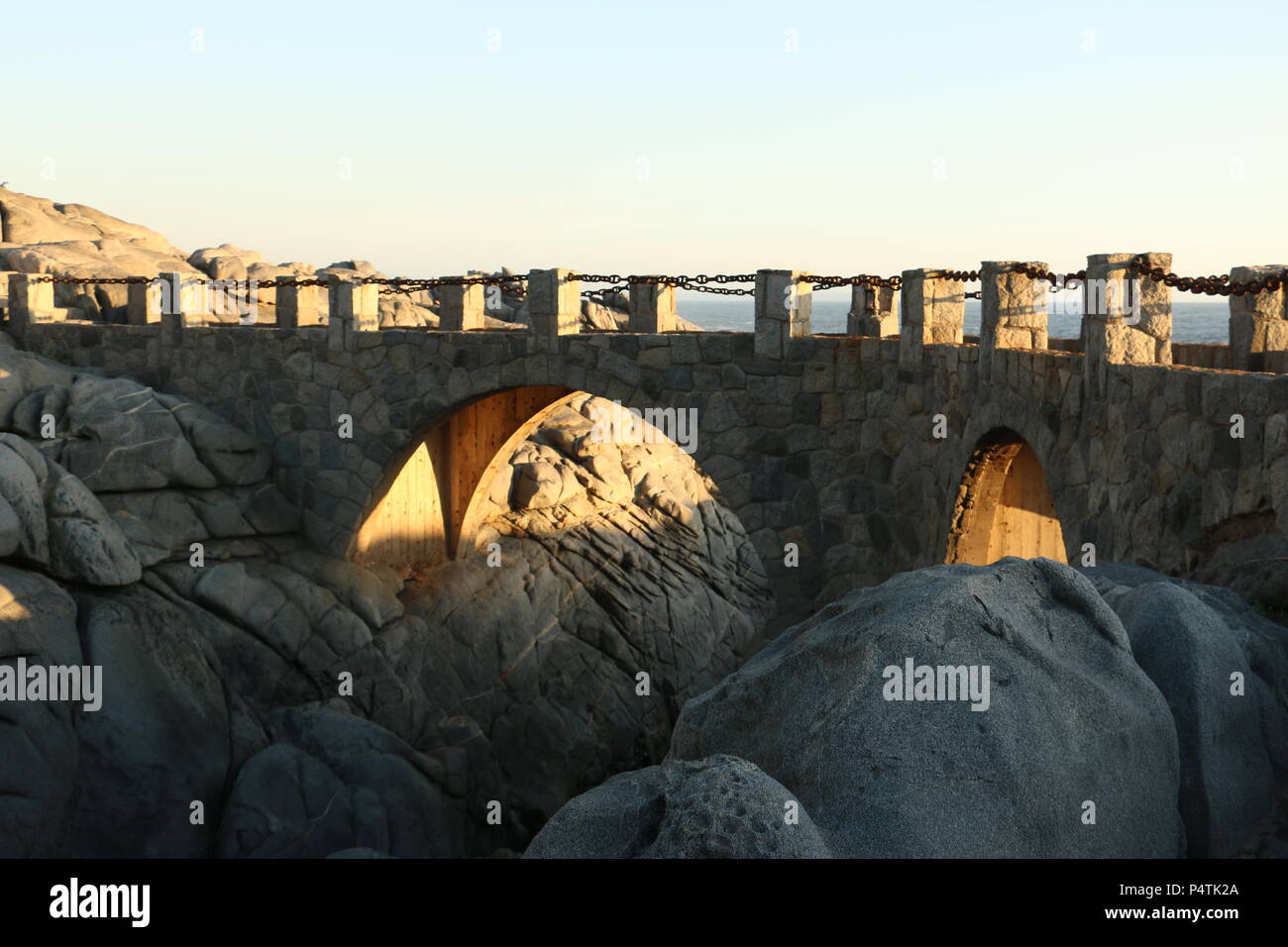 Puente de Piedra, Costa Brava, Zapallar, Chile. Marcos Kirschstein Stockfoto