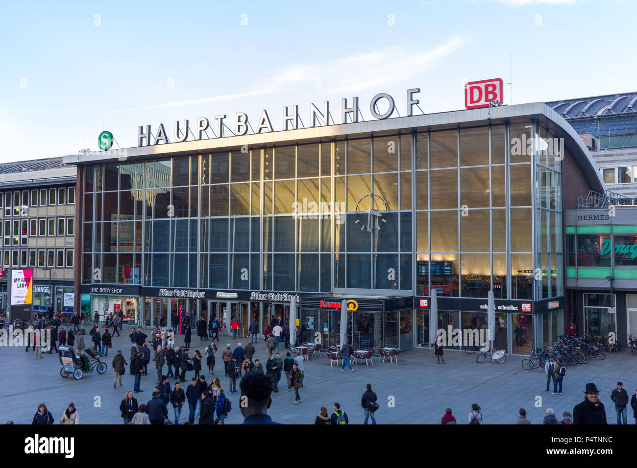 Köln, Deutschland - 7. Dezember 2015: Hauptbahnhof Köln (Köln Hauptbahnhof) Stockfoto
