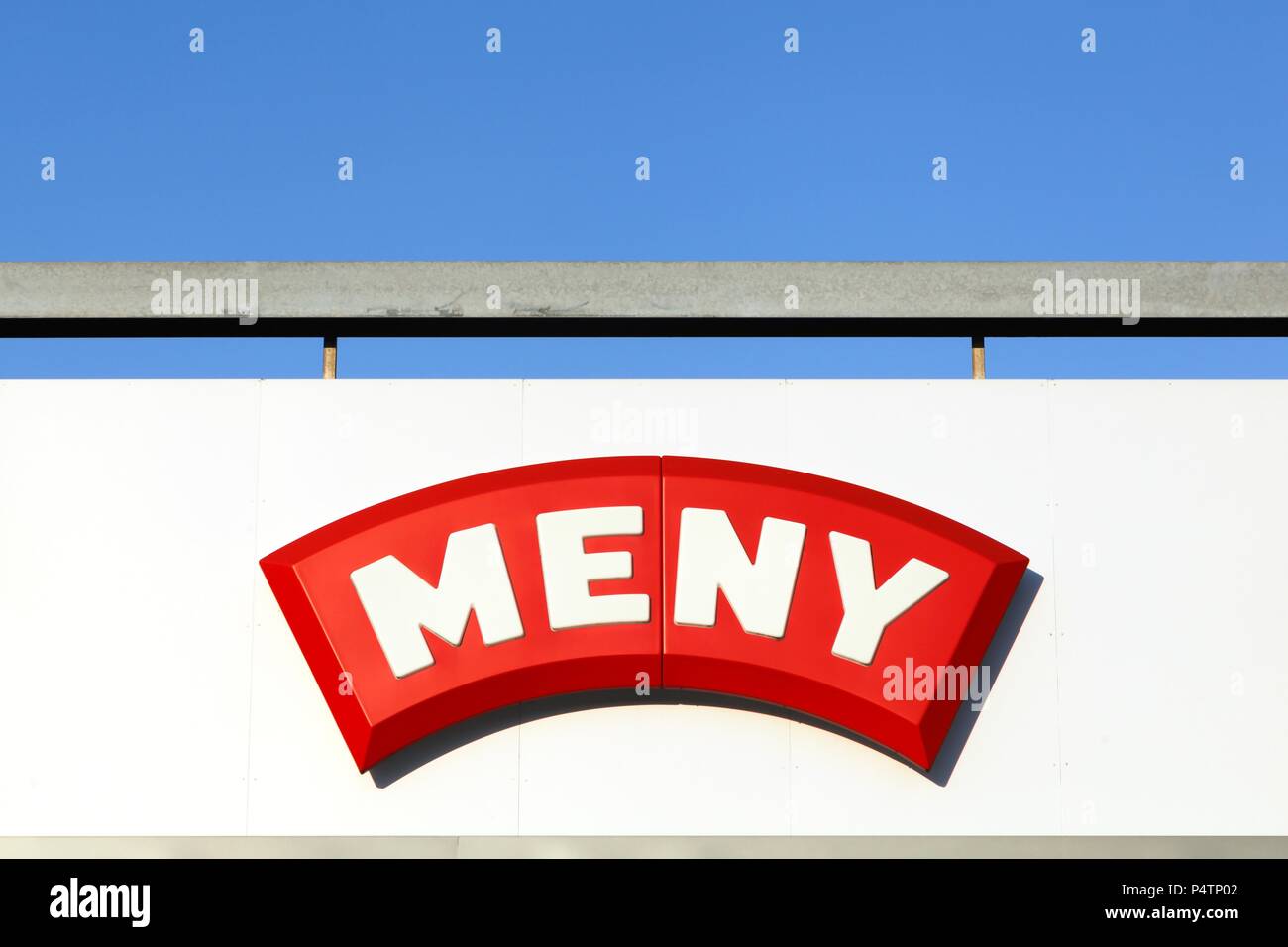 Herning, Dänemark - 15. Mai 2018: Meny Logo auf eine Wand. Meny ist eine norwegische und Dänische Supermarktkette in Besitz von NorgesGruppen und Dagrofa Stockfoto