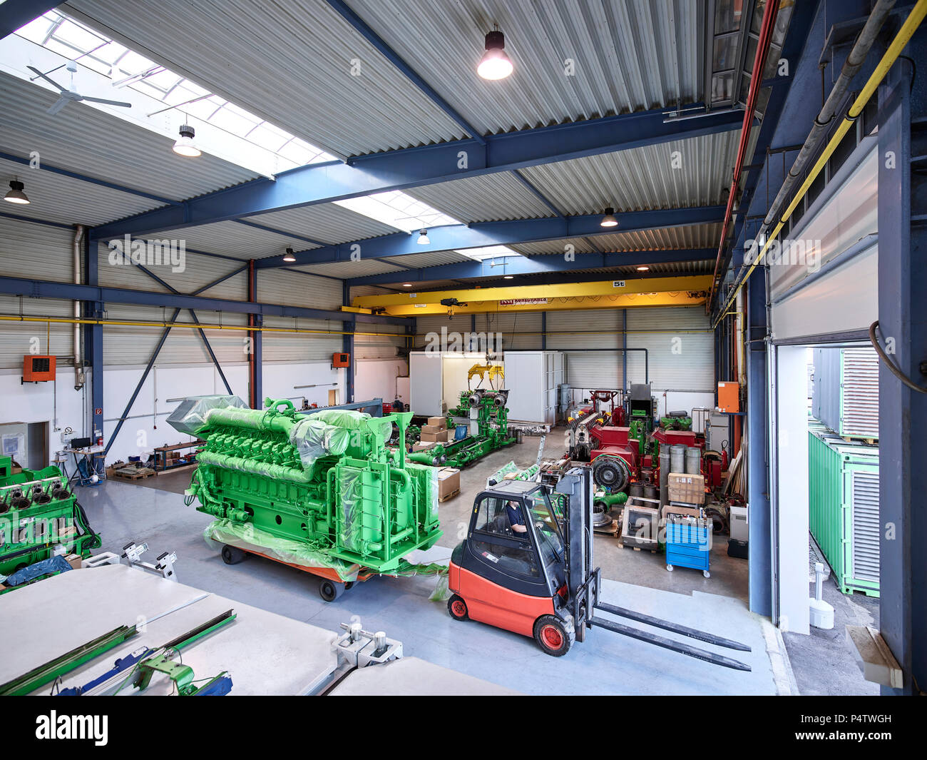 Gabelstapler Fahrer ziehen Gas Motor der Factory Shop Boden Stockfoto