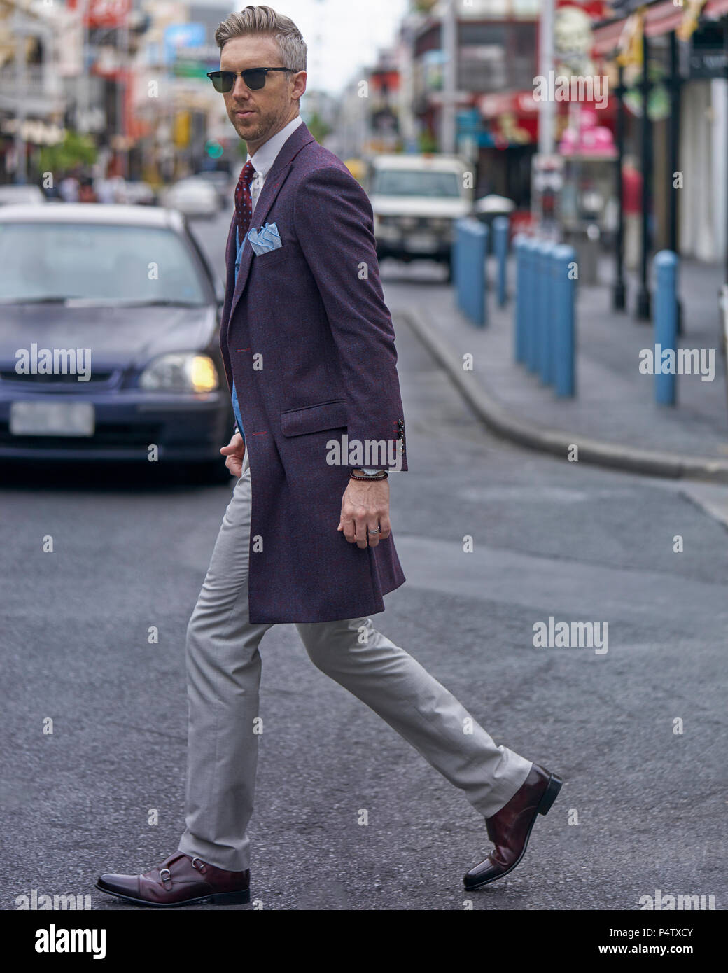 Portrait von Fashion Blogger Steve Tilbrook zu Fuß in der Stadt Stockfoto