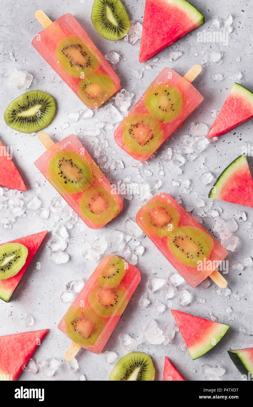 Hausgemachte Wassermelone kiwi Eis am Stiel Stockfoto