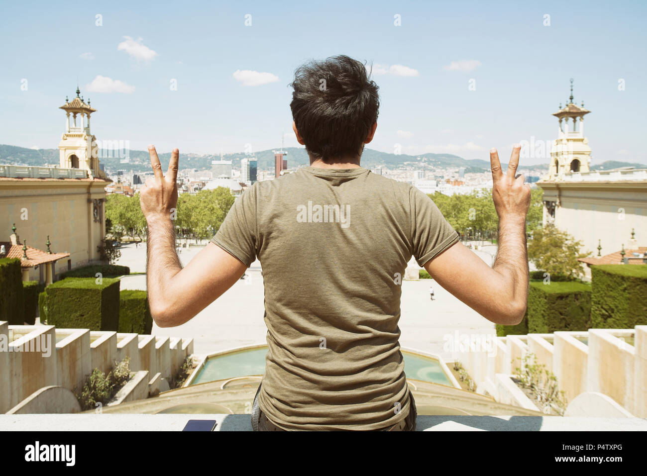 Spanien, Barcelona, Mann im Nationalen Kunstmuseum von Katalonien posing Stockfoto