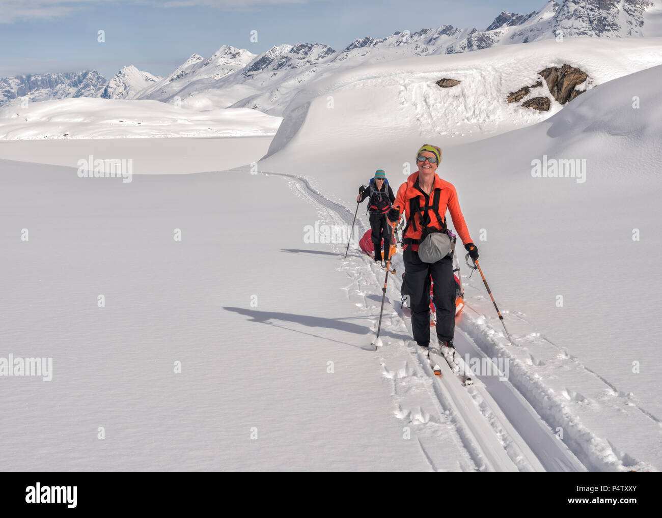 Grönland, Schweizerland Alpen, Kulusuk, Tasiilaq, weiblichen Skitourengeher Stockfoto