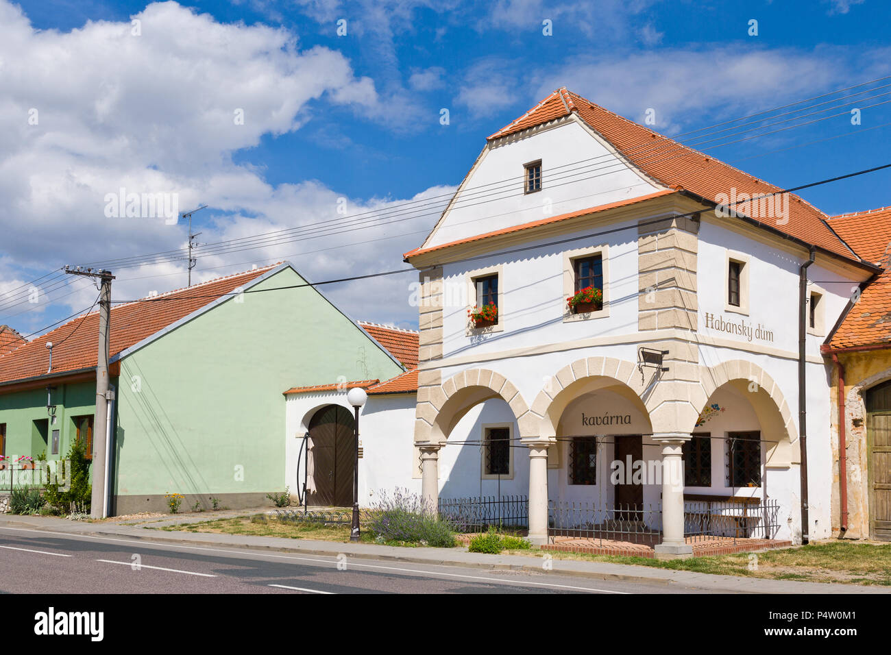 Habansky Dum Landkreis Ludwigslust Dolni Vestonice Landschaftsschutzgebietes Palava Jizni Morava Ceska Republika Haban Haus Dolni Vestonice Dorf Palava Region Sudmahren C Stockfotografie Alamy