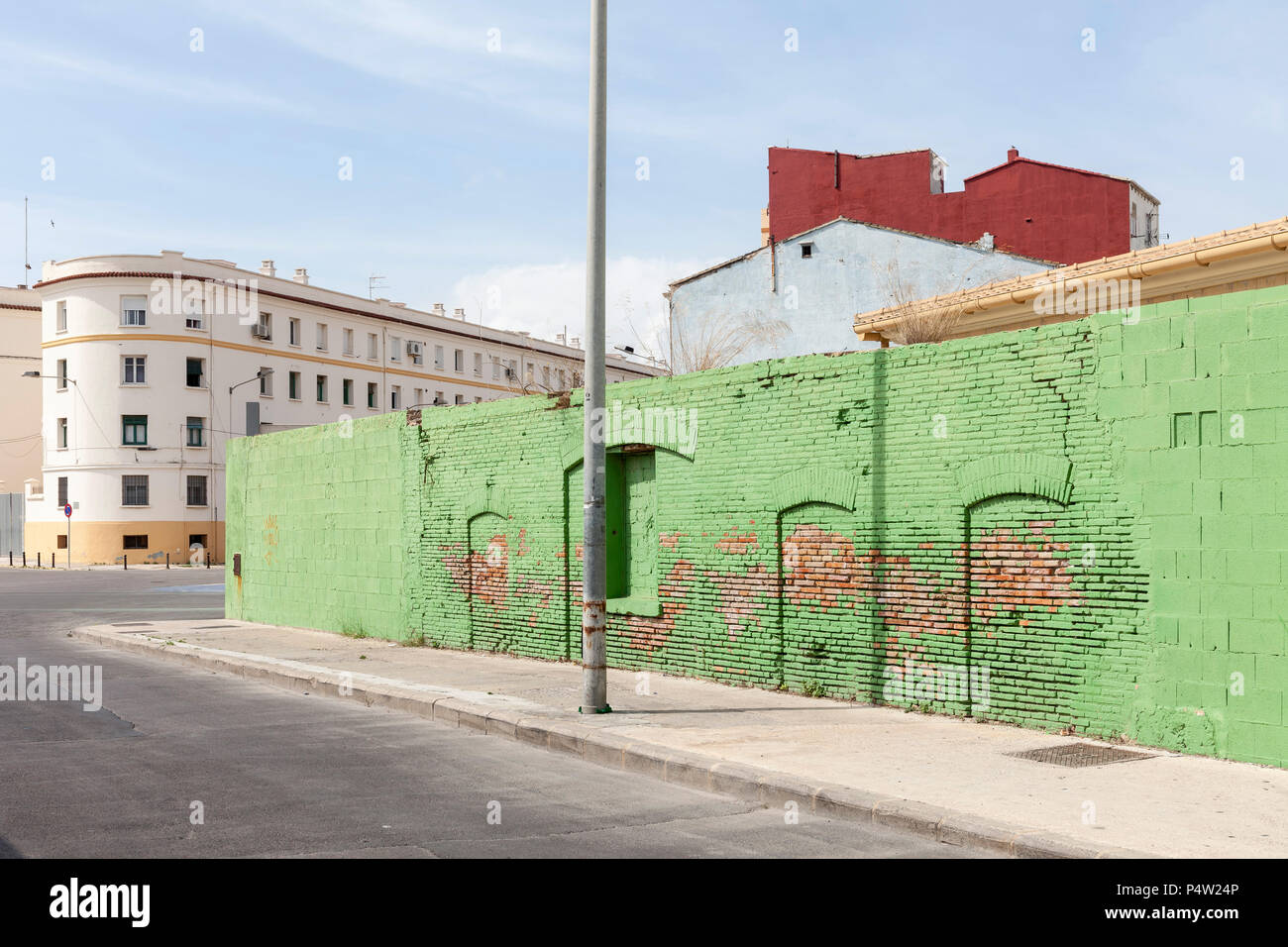 Valencia, Spanien, ehemalige Kasernen und Wand in einem kommerziellen Bereich Stockfoto