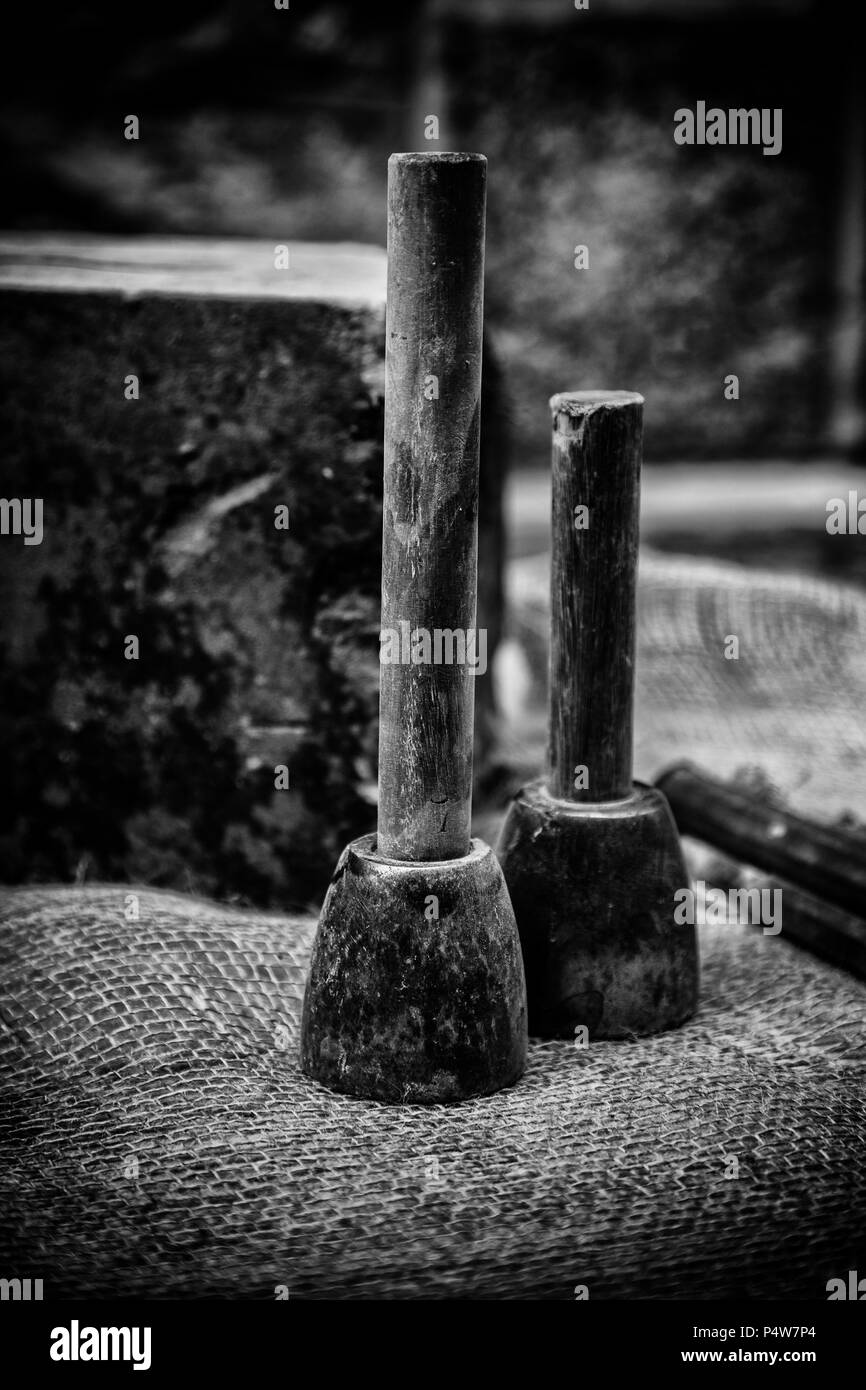 Alte Werkzeuge für carving-Stein von handgefertigten Weg, Detail der alten  manuellen Handwerk Stockfotografie - Alamy