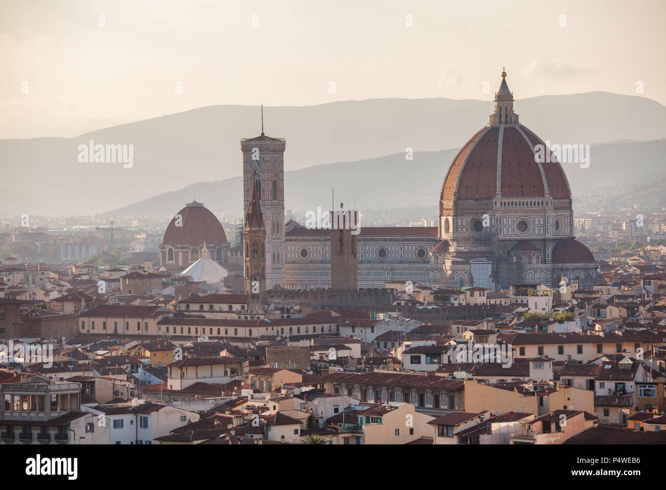 Florenz Antenne Stadtbild mit Kathedrale Santa Maria del Fiore oder die Kathedrale von Florenz (Il Duomo di Firenze), einem berühmten UNESCO-Weltkulturerbe ein Stockfoto