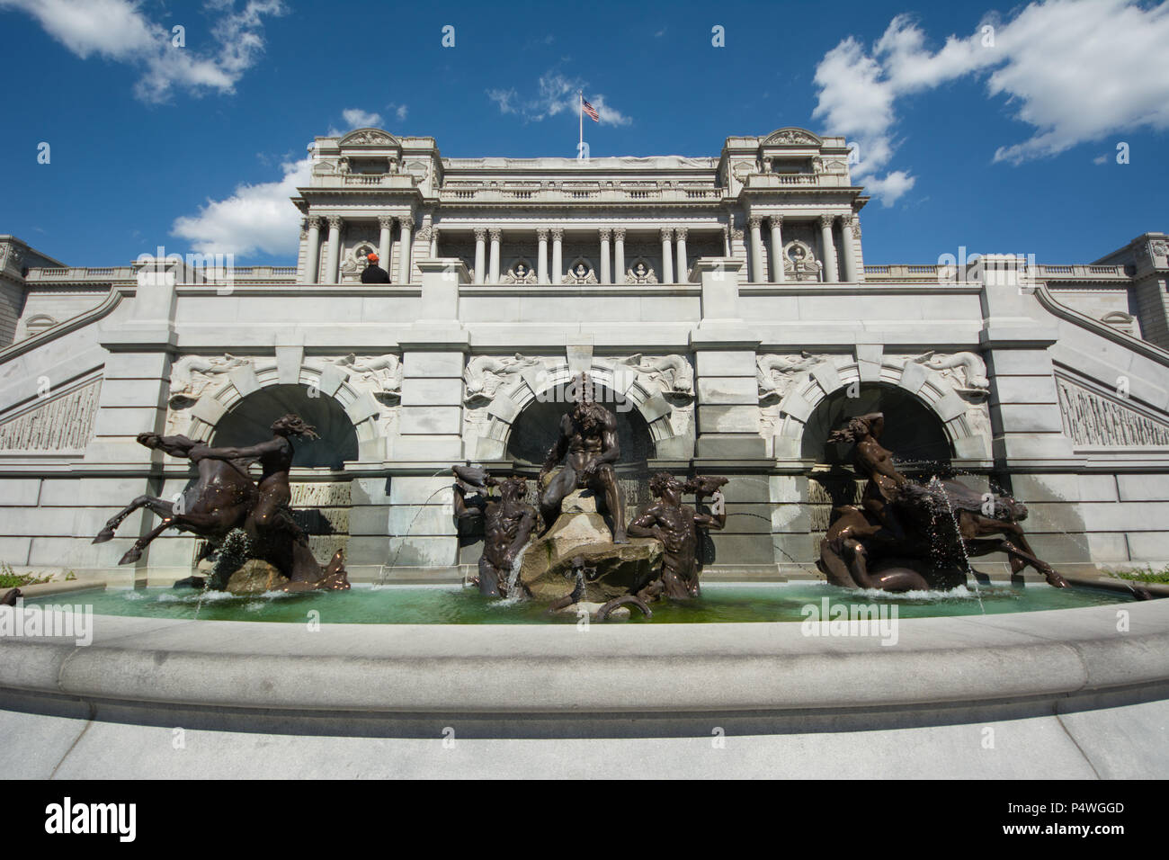 Der Neptun Brunnen vor der Bibliothek des Kongresses Gebäude, die Thomas Jefferson, Washington, DC, USA Stockfoto