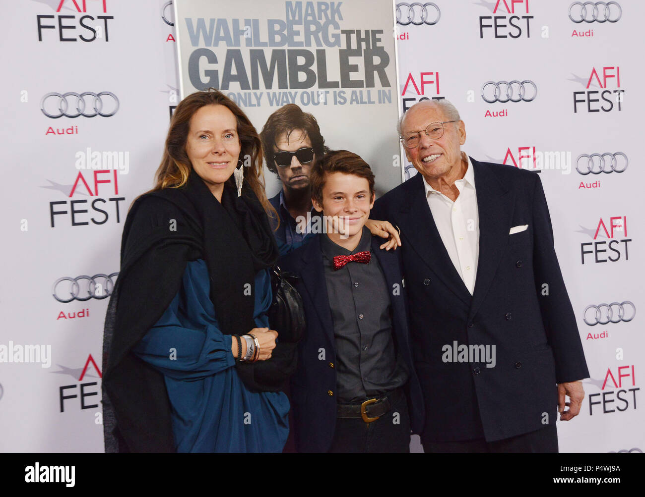 Irwin Winkler - Produzent und Familie an der Die Homesman Premiere auf der Dolby Theater am 07.11.11, 2014 in Los Angeles. Irwin Winkler - Produzent und Familie - - - - - - - - - - - - - Red Carpet Event, Vertikal, USA, Filmindustrie, Prominente, Fotografie, Bestof, Kunst, Kultur und Unterhaltung, Topix Prominente Fashion/Vertikal, Besten, Event in Hollywood Leben - Kalifornien, Roter Teppich und backstage, USA, Film, Stars, Film Stars, TV Stars, Musik, Promis, Fotografie, Bestof, Kunst, Kultur und Unterhaltung, Topix, Vertikal, Familie von aus dem Jahr 2014, Anfrage t Stockfoto