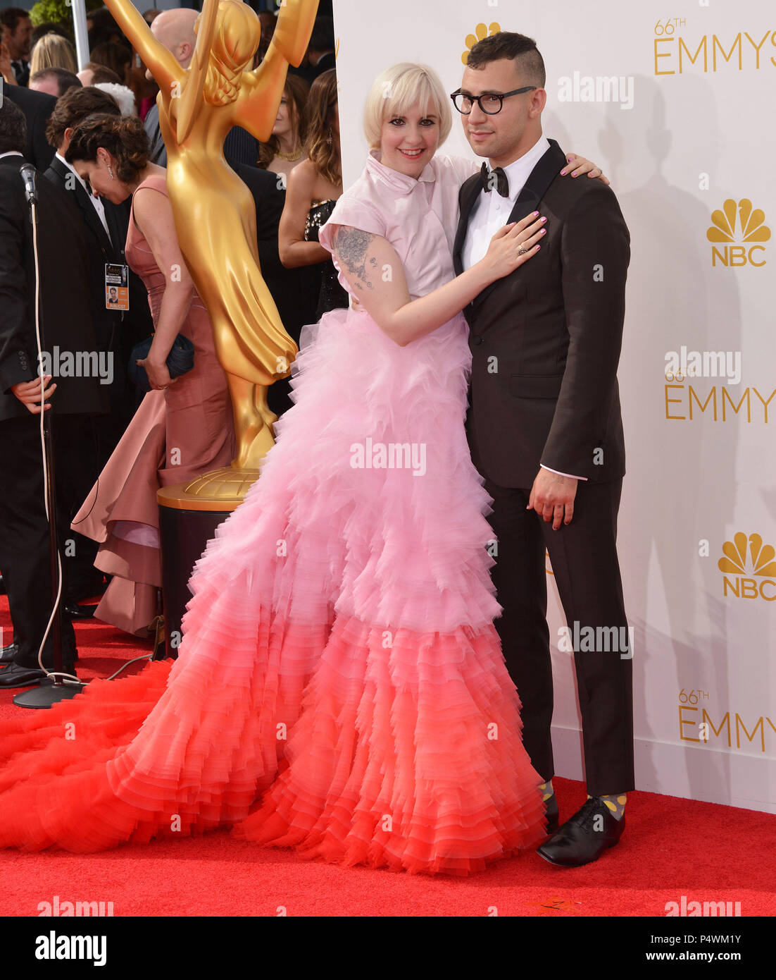 Lena Dunham, Jack Antonoff 176 an der 66th Emmy Awards 2014 auf der Nokia Center in Los Angeles. Lena Dunham, Jack Antonoff 176 - - - - - - - - - - - - - Red Carpet Event, Vertikal, USA, Filmindustrie, Prominente, Fotografie, Bestof, Kunst, Kultur und Unterhaltung, Topix Prominente Fashion/Vertikal, Besten, Event in Hollywood Leben - Kalifornien, Roter Teppich und backstage, USA, Film, Stars, Film Stars, TV Stars, Musik, Promis, Fotografie, Bestof, Kunst, Kultur und Unterhaltung, Topix, Vertikal, Familie von aus dem Jahr 2014, Anfrage tsuni@Gamma-USA.com Mann ein Stockfoto