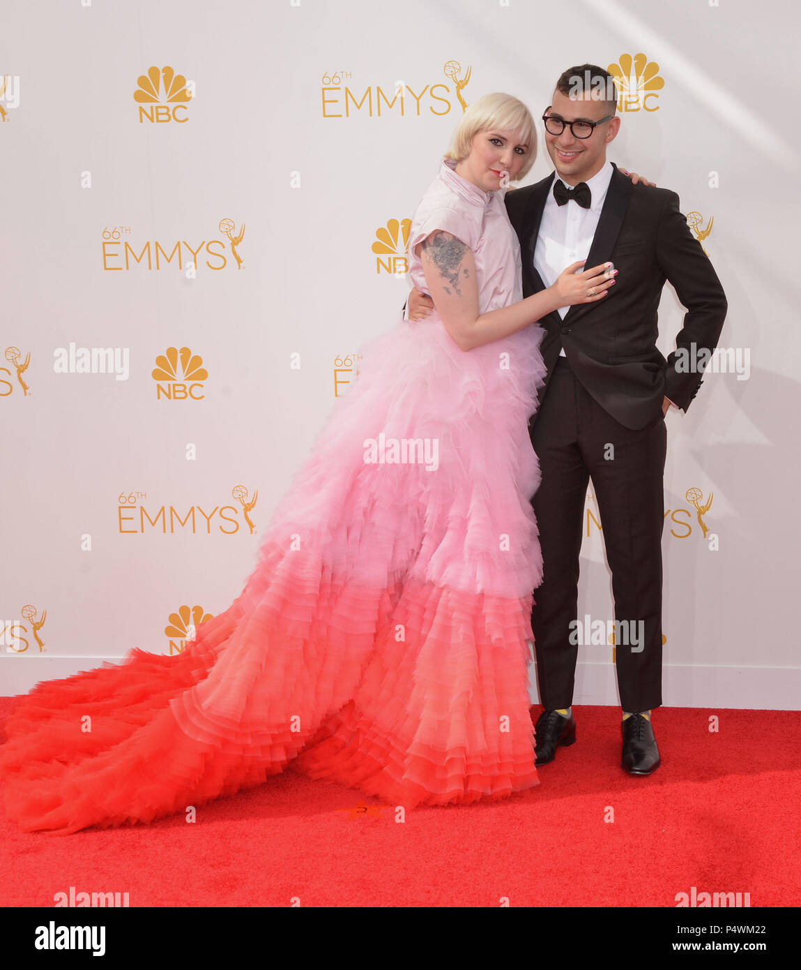 Lena Dunham, Jack Antonoff 177 an der 66th Emmy Awards 2014 auf der Nokia Center in Los Angeles. Lena Dunham, Jack Antonoff 177 - - - - - - - - - - - - - Red Carpet Event, Vertikal, USA, Filmindustrie, Prominente, Fotografie, Bestof, Kunst, Kultur und Unterhaltung, Topix Prominente Fashion/Vertikal, Besten, Event in Hollywood Leben - Kalifornien, Roter Teppich und backstage, USA, Film, Stars, Film Stars, TV Stars, Musik, Promis, Fotografie, Bestof, Kunst, Kultur und Unterhaltung, Topix, Vertikal, Familie von aus dem Jahr 2014, Anfrage tsuni@Gamma-USA.com Mann ein Stockfoto