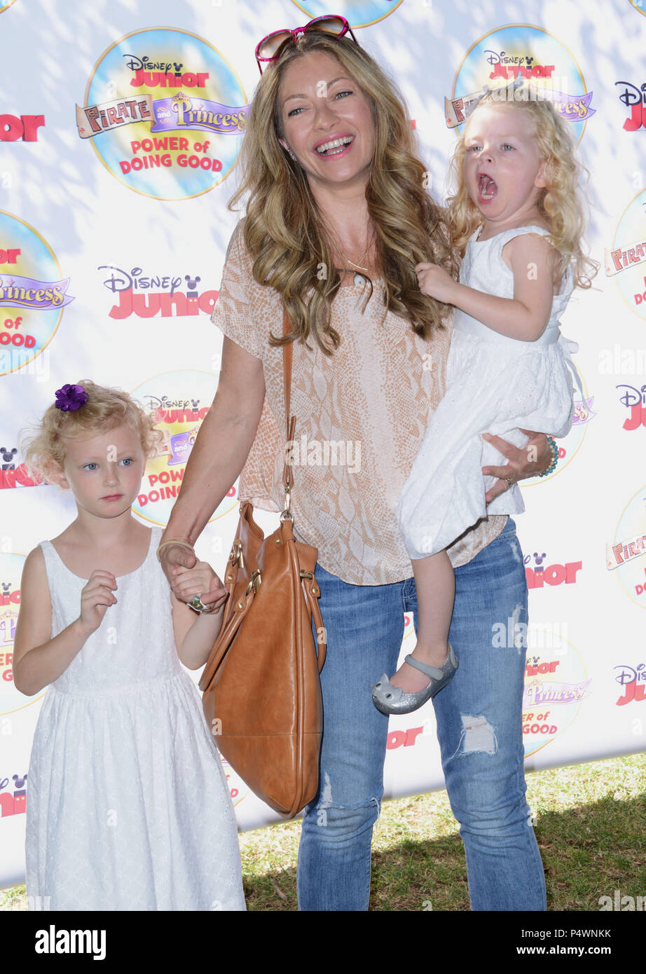 REBECCA GAYHEART+BILLIE BEATRICE DANE + GEORGIEN DANE119 im Pirate & Prinzessin: Kraft, Gutes zu tun, Tour am Brookside Park. in Pasadena. REBECCA GAYHEART+BILLIE BEATRICE DANE + GEORGIEN DANE 119 - - - - - - - - - - - - - Red Carpet Event, Vertikal, USA, Filmindustrie, Prominente, Fotografie, Bestof, Kunst, Kultur und Unterhaltung, Topix Prominente Fashion/Vertikal, Besten, Event in Hollywood Leben - Kalifornien, Roter Teppich und backstage, USA, Film, Stars, Film Stars, TV Stars, Musik, Promis, Fotografie, Bestof, Kunst, Kultur und Unterhaltung, Topix, ve Stockfoto