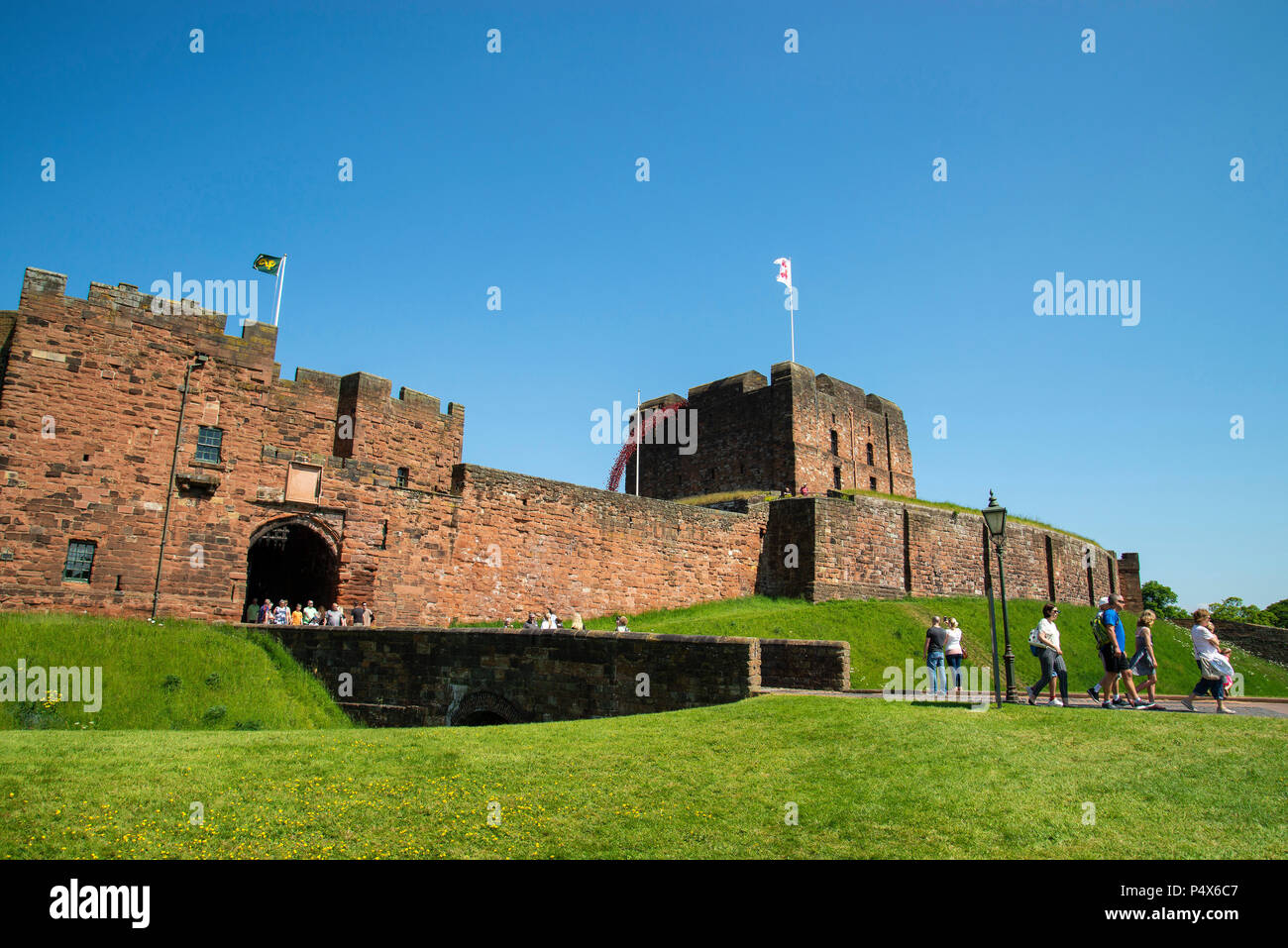 Weinend windows Mohnblumen kunst Anzeige an Carlisle Castle von Paul Cummins und Tom Piper Stockfoto