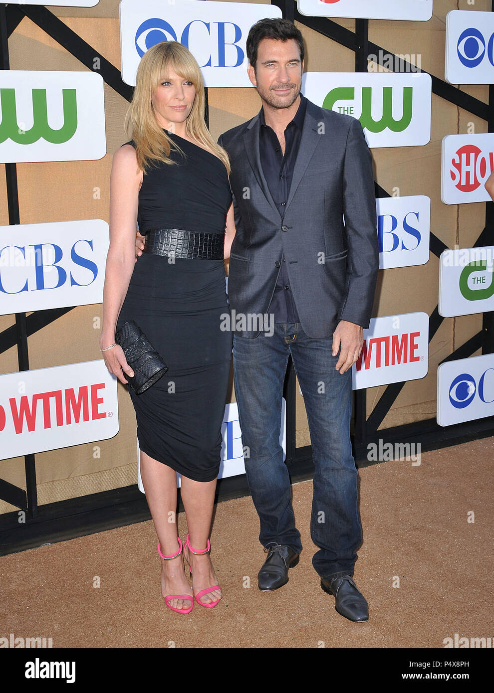 Toni Collette und Dylan Mcdermott an der CBS TCA 2013 im The Beverly Hilton in Los Angeles. Toni Collette und Dylan Mcdermott bei der Ankunft in Hollywood Leben - Kalifornien, Red Carpet Event, USA, Filmindustrie, Prominente, Fotografie, Bestof, Kunst, Kultur und Unterhaltung, Topix prominente Mode, Besten, Hollywood Leben, Event in Hollywood Leben - Kalifornien, Roter Teppich und backstage, Film Stars, TV Stars, Musik, Promis, Topix, Akteure aus dem gleichen Film, Cast und co Star zusammen. Anfrage tsuni@Gamma-USA.com, Kredit Tsuni/USA, 2013-Gruppe, TV und Film Cast Stockfoto