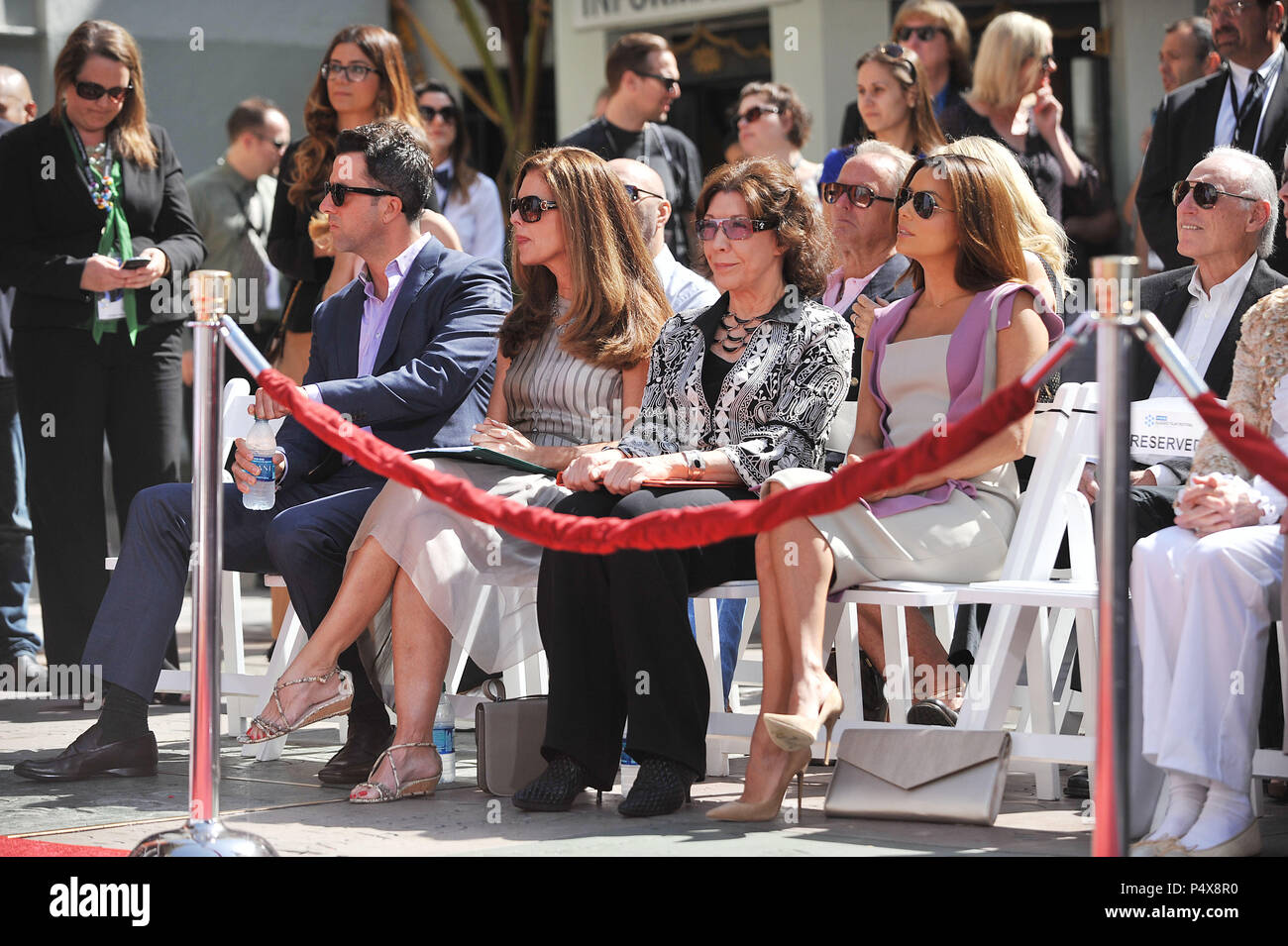 Troy Garity, Maria Shriver, Lily Tomlin, Eva Longoria, Peter Fonda an der Zeremonie zu Ehren Jane Fonda mit der Hand und Fußabdruck an der TLC Chinese Theatre in Los Angeles. troy Garity, Maria Shriver, Lily Tomlin, Eva Longoria, Peter Fonda in Hollywood Leben - Kalifornien, Red Carpet Event, USA, Filmindustrie, Prominente, Fotografie, Bestof, Kunst, Kultur und Unterhaltung, Topix prominente Mode, Besten, Hollywood Leben, Event in Hollywood Leben - Kalifornien, Roter Teppich und backstage, Film Stars, TV Stars, Musik, Promis, Topix, Akteure aus dem gleichen Film, Cast und Stockfoto