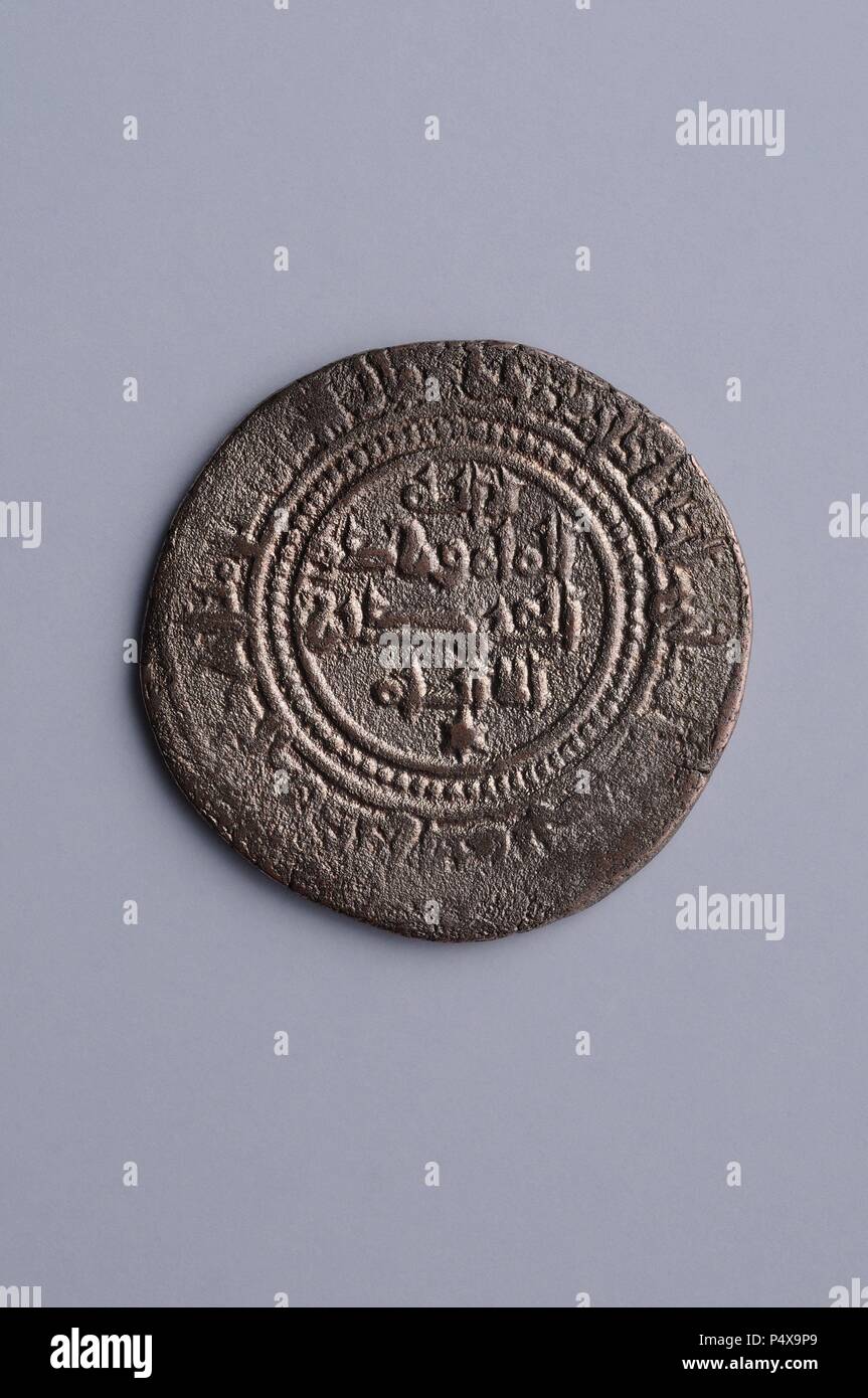 Silver Fleece dirhem von al-Mamun. Durchmesser 24 mm Dicke 1 mm (1072) - Hispanic-Muslim Zeitraum, Zugehörigkeit der "Burgo de Santiuste Museum in Alcalá de Henares. (Madrid). Spanien. Stockfoto