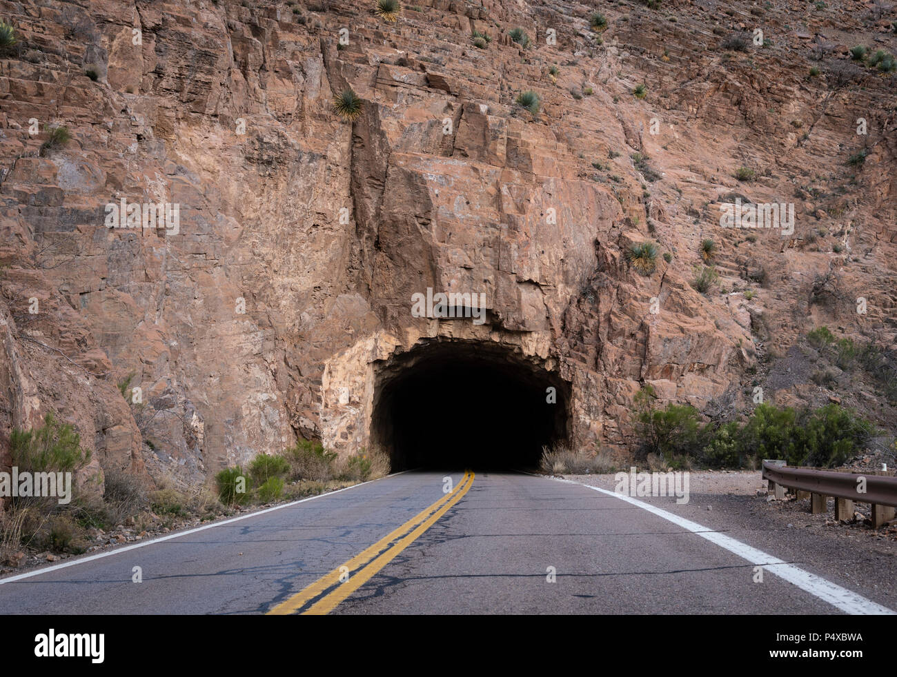 Mountain road tunnel Fotos und Bildmaterial in hoher Auflösung Alamy