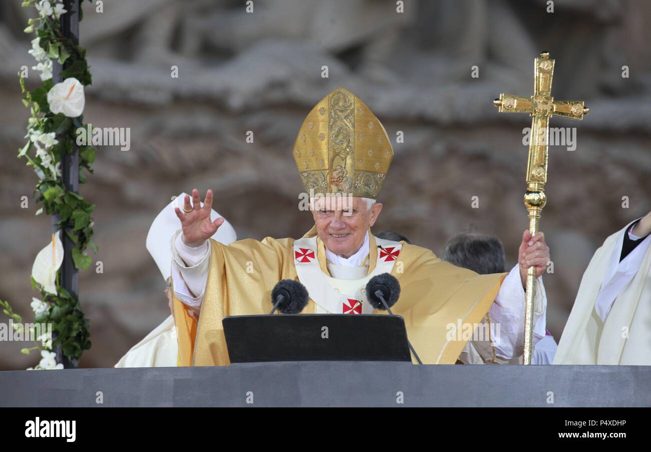 Papa Benedicto XVI visita La Sagrada Família. Stockfoto