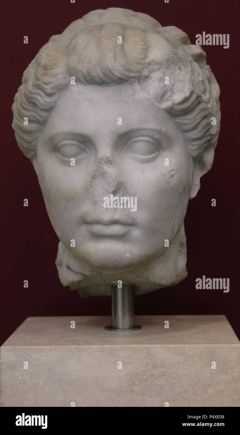 Römische Kunst. Unbekannter weiblicher Kopf mit Haar im Stil von Octavia, die Schwester von Kaiser Augustus. Marmor. Palazzo Massimo. Die nationalen Römischen Museum. Rom. Stockfoto