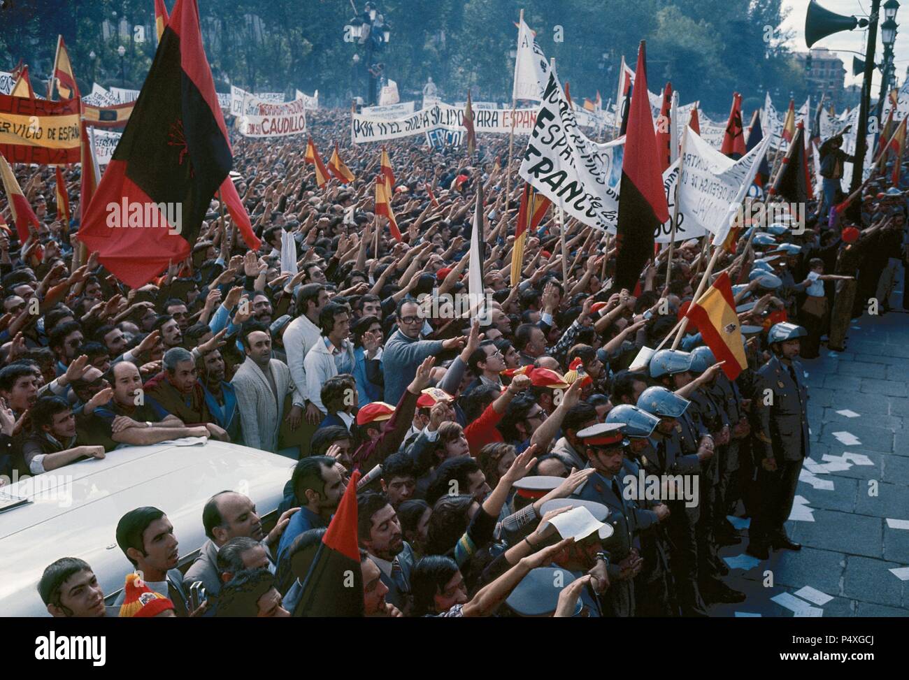 Demonstration der Unterstützung des Regimes von Francisco Franco (1892-1975). Oktober 15, 1975. Plaza Oriente. Madrid. Spanien. Stockfoto