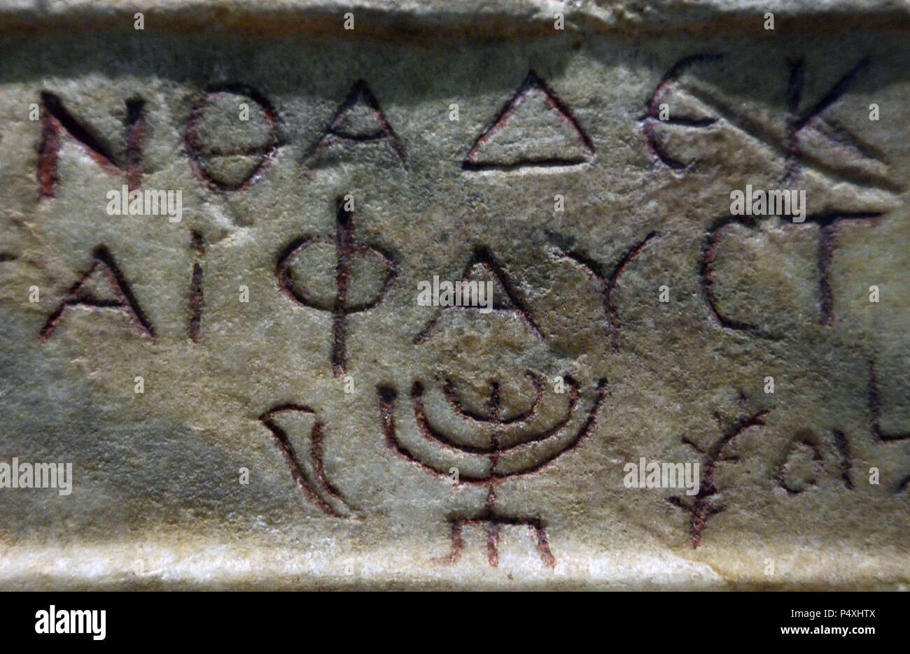 Sarkophag von Faustina. Detail. Inschrift mit jüdisches Symbol. Ende des 3. Jahrhunderts Jahrhundert. Vom Tor des Heiligen Sebastian. Römisches Nationalmuseum (Thermen des Diokletian). Rom, Italien. Stockfoto