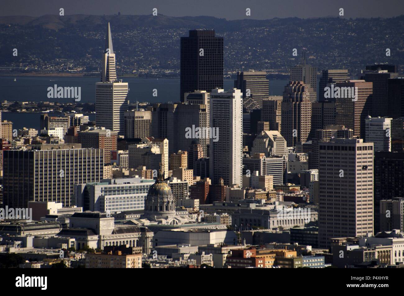 ESTADOS UNIDOS. SAN FRANCISCO. Panorámica del centro de la Ciudad y la Bahía, desde Twin Peaks. Estado de Kalifornien. Stockfoto