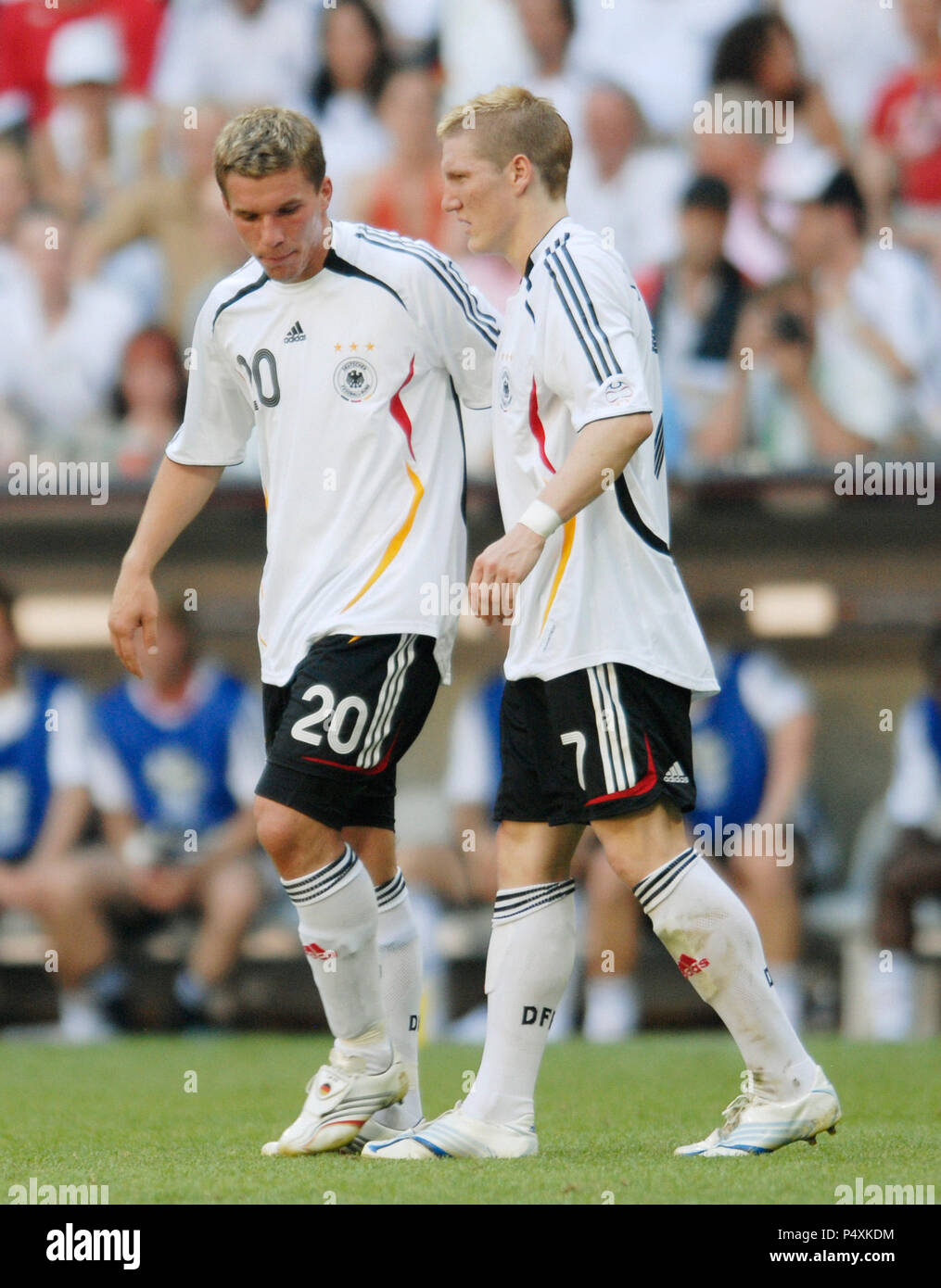 FIFA WM-Stadion MŸnchen, München, Deutschland 24.06.2006, FIFA WM 2006  Deutschland, runde 16, Deutschland vs Schweden 2:0------- Lukas Podolski,  Bastian SCHWEINSTEIGER (GER Stockfotografie - Alamy