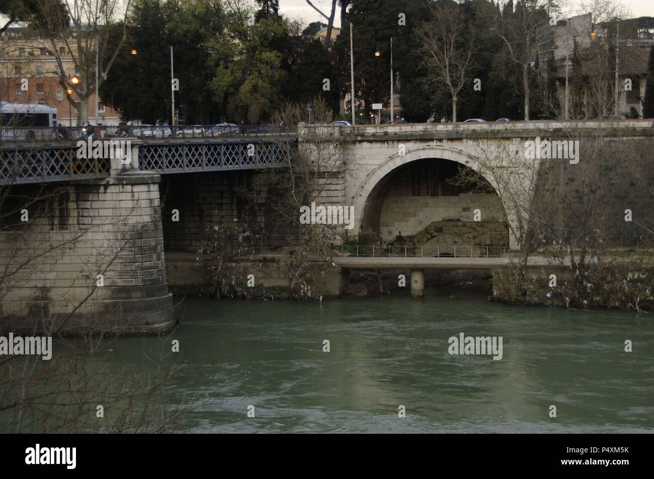 Italien. Rom. Kloake Maxima, kann es zunächst um 600 v. Chr. wurden im Auftrag des Königs von Rom, Tarquinius Priscus gebaut. Erstens, die den Fluss Tiber. Stockfoto