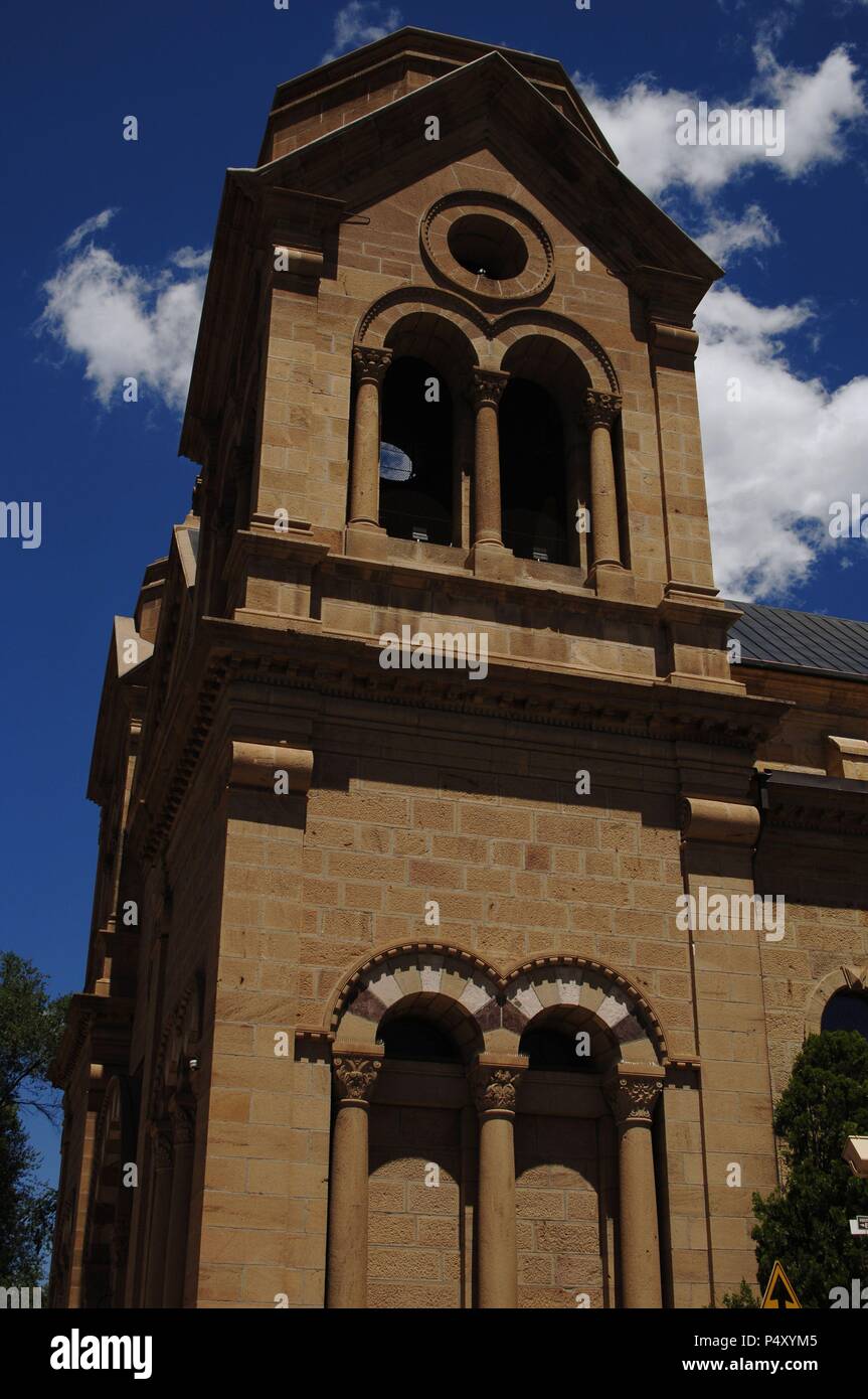 In den Vereinigten Staaten. Santa Fe. Kathedrale des Heiligen Franziskus von Assisi, gebaut von Jean Baptiste Larry (1814-1888), 19. Exterieur. Zustand von New Mexiko. Stockfoto