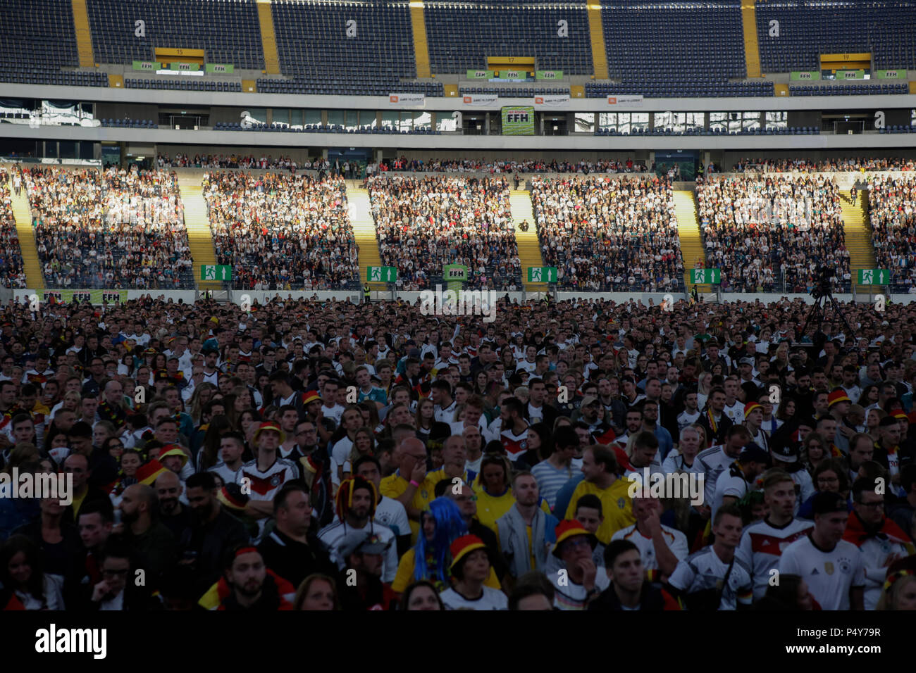 Frankfurt am Main, Deutschland. 23. Juni 2018. 18.000 Fans kamen in die Commerzbank Arena in Frankfurt am Main, Deutschland zu sehen beat Schweden mit 2 zu 1 in der zweiten Gruppe F Match in der Gruppe Stadium der 2018 FIFA Fußball WM in Russland in Moskau. Quelle: Michael Debets/Pacific Press/Alamy leben Nachrichten Stockfoto