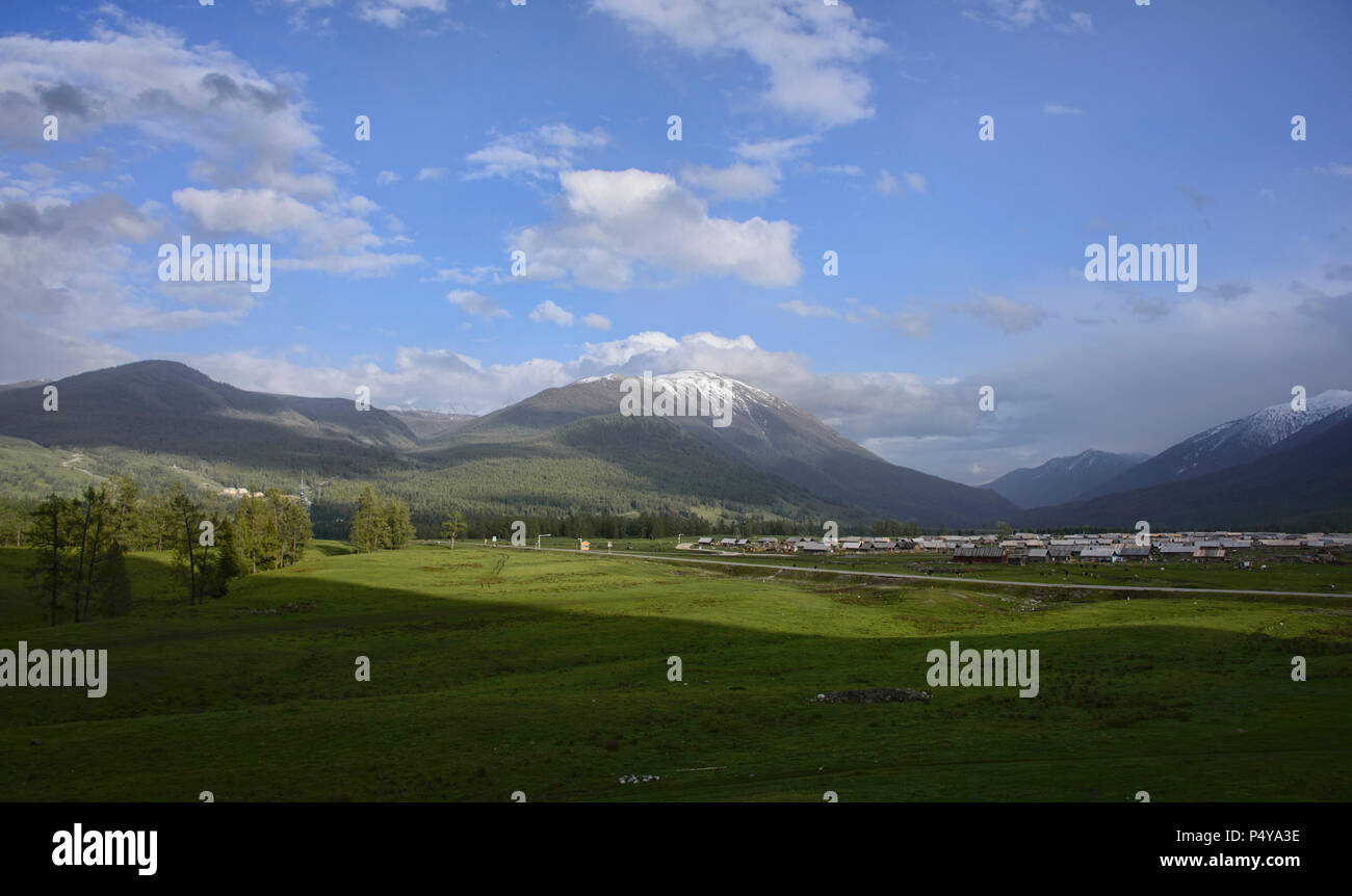 Tuvinische Dorf, Kanas See National Park, Xinjiang, China Stockfoto