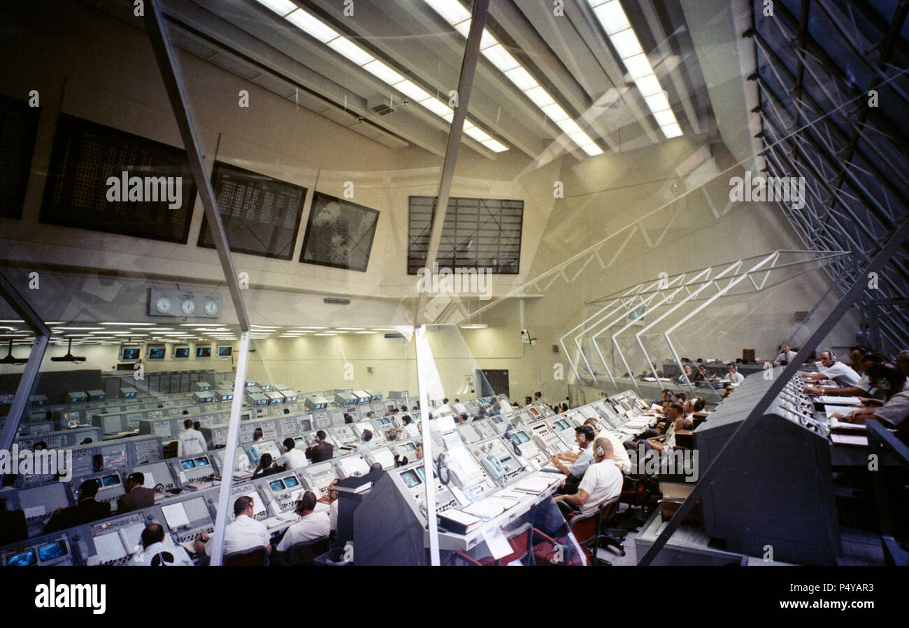 Gesamtansicht von Feuern Zimmer 3 der Launch Control Center, Launch Complex 39, Kennedy Space Center, Florida, während einer Apollo 10 Countdown Demonstration Test Stockfoto