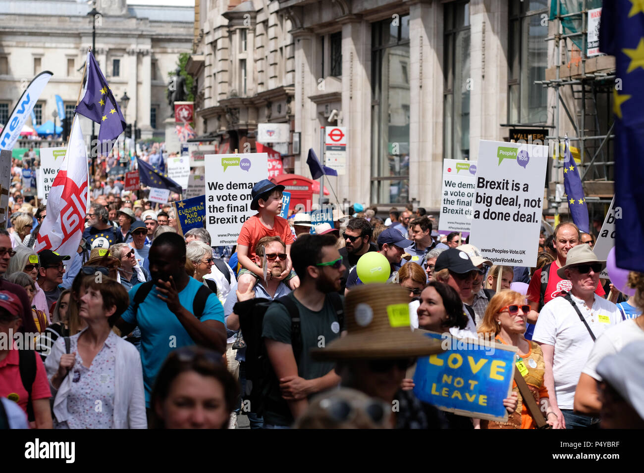 Die Abstimmung März Demonstration in London, UK, 23. Juni 2018. Demonstranten März entlang Whitehall en route Parliament Square, eine zweite Abstimmung über die endgültige Brexit Deal - Steven Mai/Alamy Leben Nachrichten zu verlangen. Stockfoto