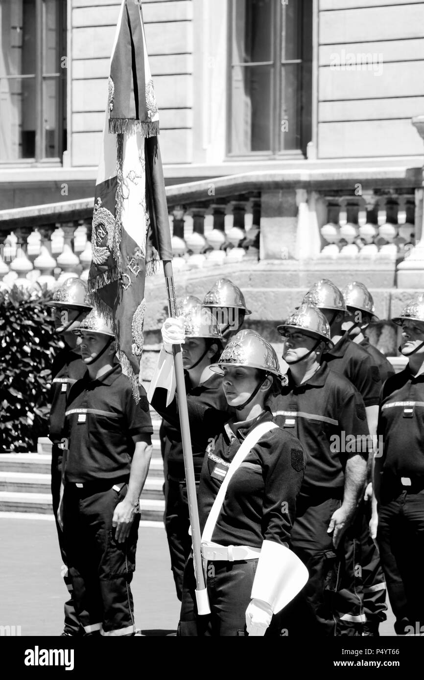 Feuerwehrmänner aus dem 11 Batalion der Französischen Kämpfer werden verunreinigt in Paris anlässlich des 14. Juli, Parade, Lyon, Frankreich Stockfoto