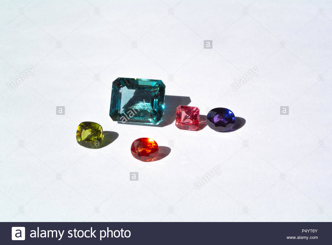 Grüne Edelsteine Stockfotos & Grüne Edelsteine Bilder - Alamy