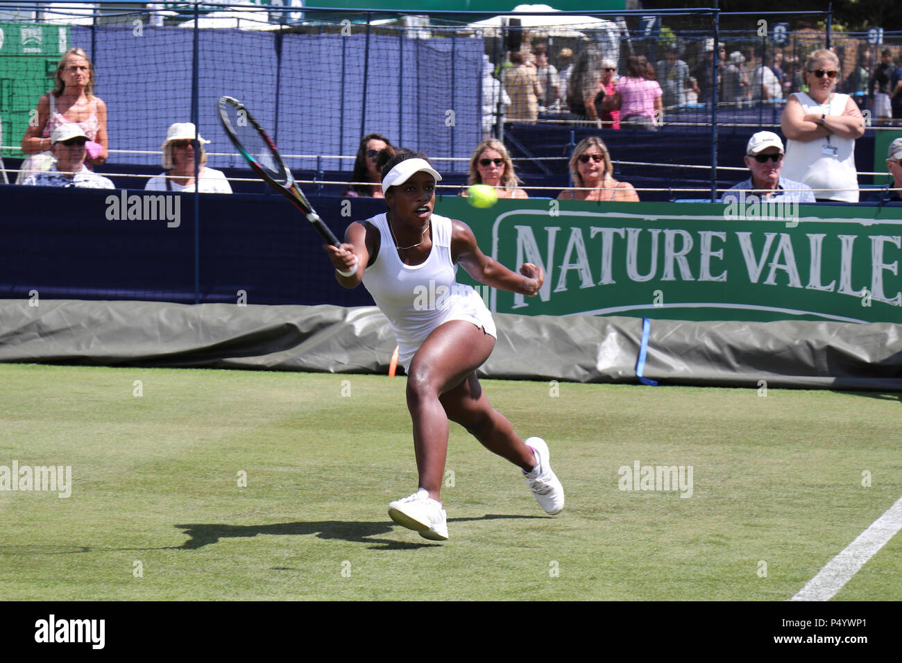 Sachia Vickery bei den Frauen Tennis Association WTA International Tennis in Eastbourne, Devonshire Park, East Sussex. Natur Tal Internationalen Stockfoto