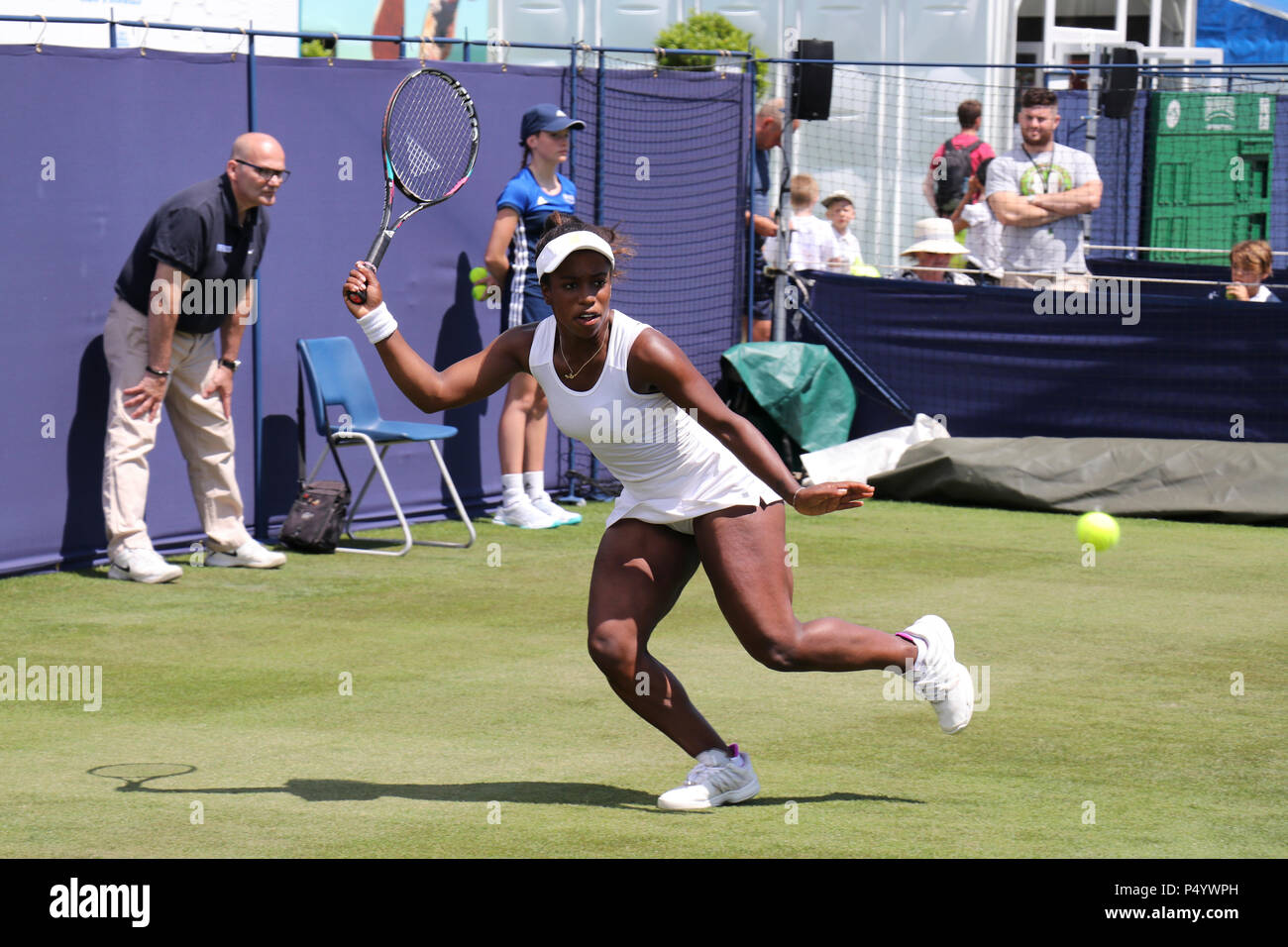 Sachia Vickery bei den Frauen Tennis Association WTA International Tennis in Eastbourne, Devonshire Park, East Sussex. Natur Tal Internationalen Stockfoto