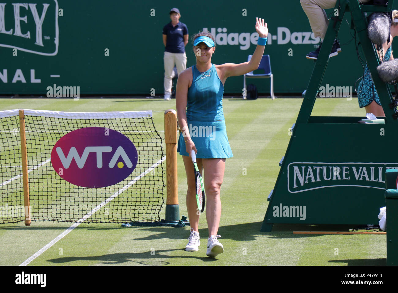 Natalia Vikhlyantseva auf die Women's Tennis Association WTA International Tennis in Eastbourne, Devonshire Park, East Sussex. Natur Tal Stockfoto