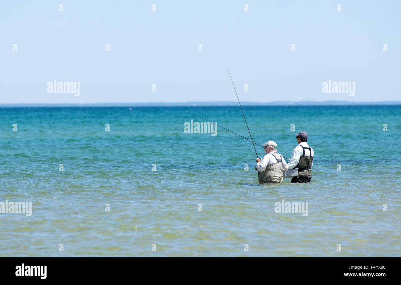 Brandungsangeln auf Cold Storage Strand East Dennis, Massachusetts Auf Cape Cod, USA Stockfoto