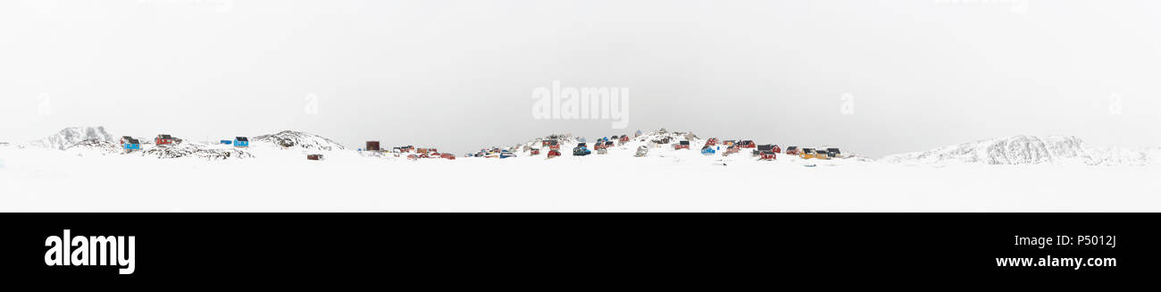 Grönland, Schweizerland Alpen, Tasiilaq, Kulusuk, Panoramaic Blick auf die Siedlung Stockfoto