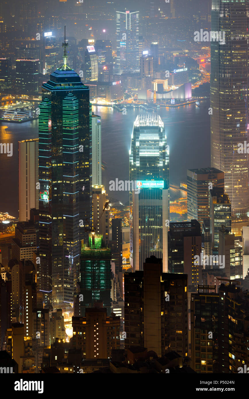 China, Hongkong, Central und Tsim Sha Tsui bei Nacht Stockfoto