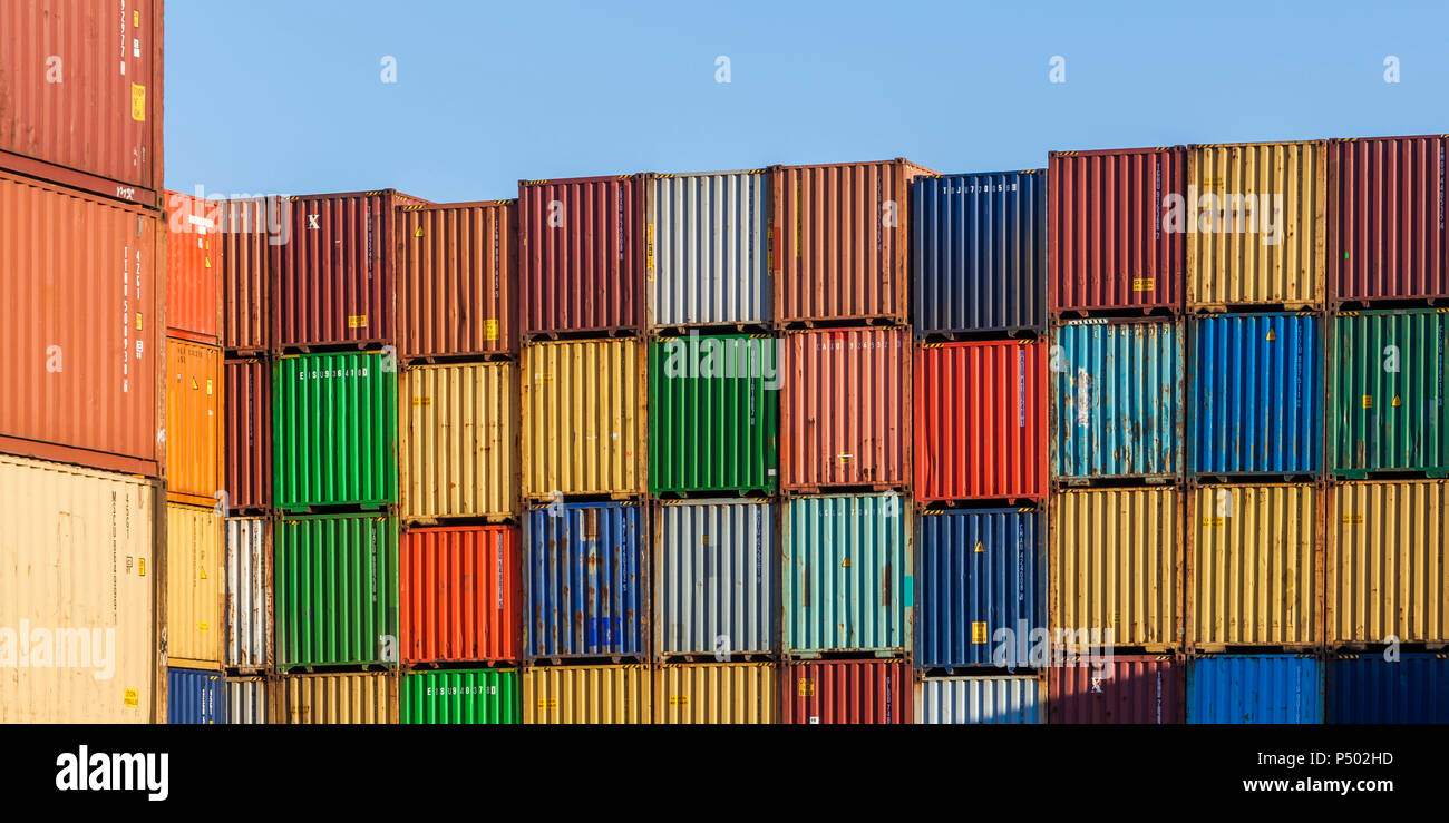 Deutschland, gestapelte Container Stockfoto