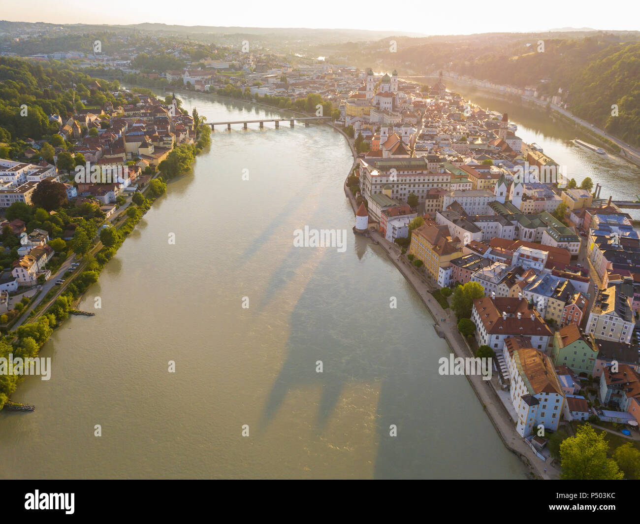 Deutschland, Bayern, Passau, die Stadt der drei Flüsse, Luftaufnahme von Donau und Inn Stockfoto