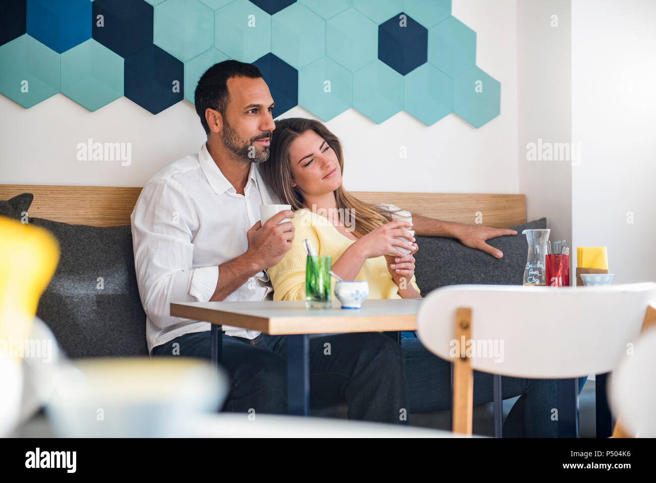 Paar in der Liebe trinken Kaffee in einem Cafe Stockfoto
